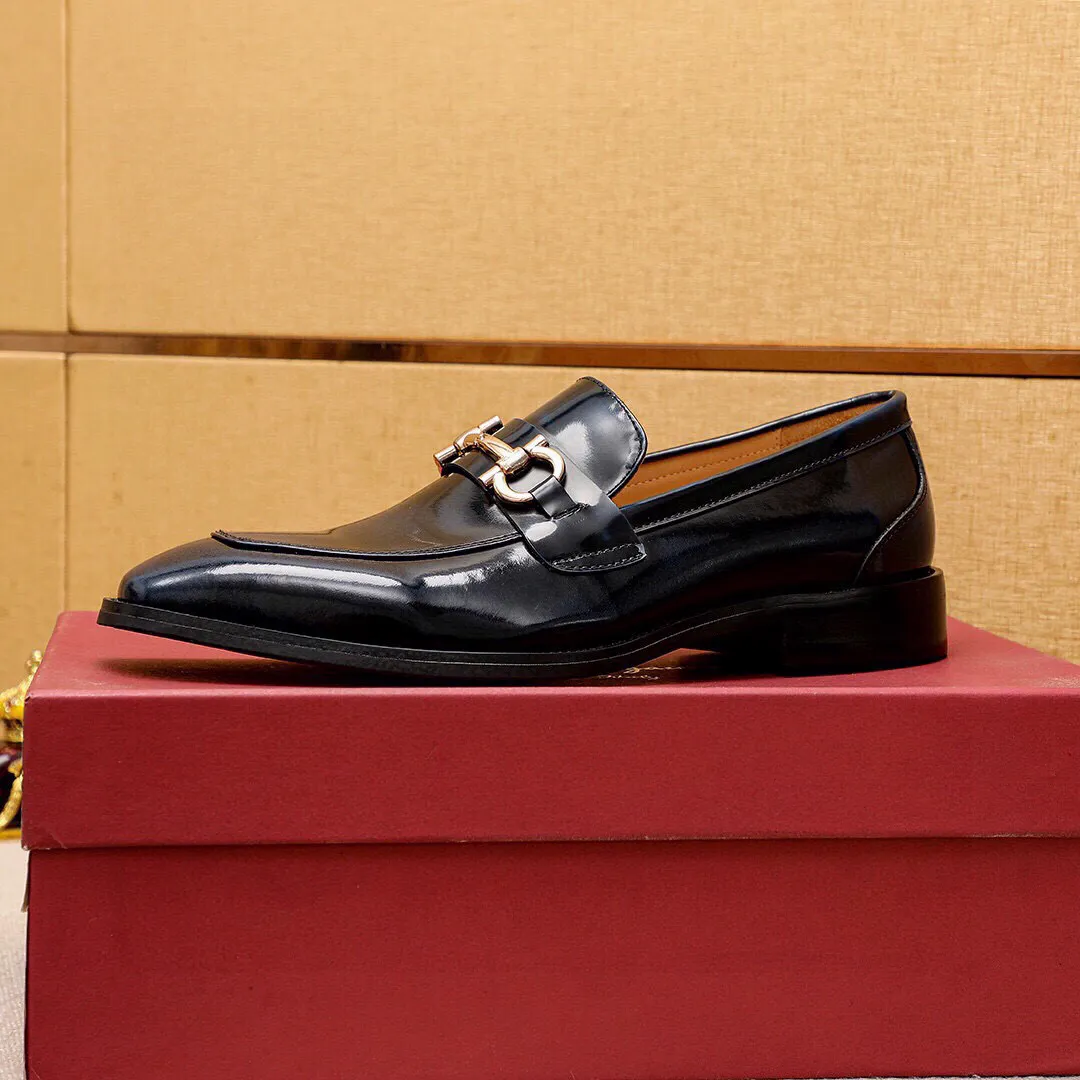 Men's shoes 💰480 💐 Product trademark: Ferragamo "Ferragamo" casual leather shoes Regular size: 38-44 (45.46.47🉑️Customized) Product materials: Selected imported first-layer open-edge beaded cowhide leather upper + luxury hardware buckle, imported water-dyed cowhide leather lining. Strong three-dimensional visual effect, original rubber outsole Color: 2⃣️colors available